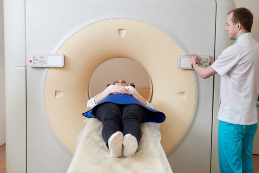 Dor no pescoço e formigamento nos braços