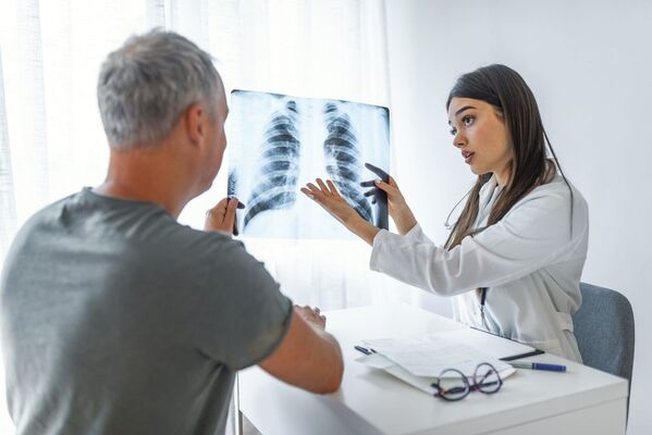 consulta médica e exames de imagem